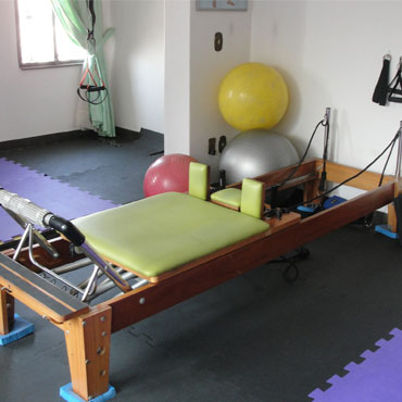 Sala e equipamentos de Pilates - Yoga Ananda: Centro de Estudos e Pilates - Zona Norte - SP
